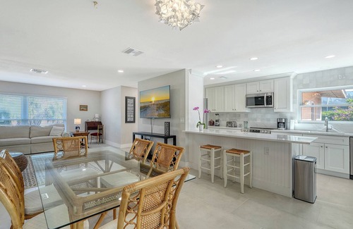 Longboat Key House | Charming Longboat Key 3-bedroom house with 3 min walk to beach