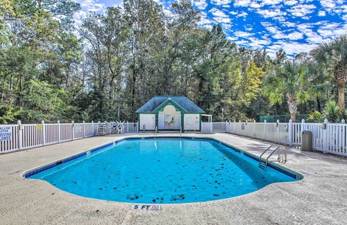Longs Condo | Charming Longs Condo ~ 30 Mi to Myrtle Beach!