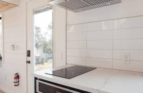 Thurber House | Charming Lookout Retreat – Perfect Tiny Home w/Scenic Vistas