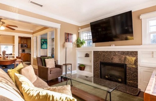Los Angeles Cottage | Charming Los Angeles Craftsman-Cottage House