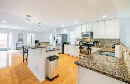 Brush Park Apartment | Charming Lower-Level Flat, Walk to Sports Stadiums