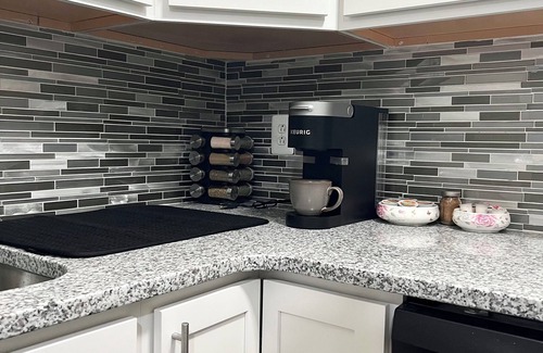 Pasadena House | Charming Lower Level Guest Unit, Fully Equipped Kitchen, WiFi, Free onsite park