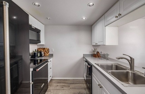 Sand Lake House | Charming Luxe Home Sleeps 4