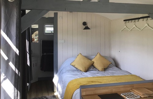 Mattingley Cabin | Charming Luxurious Rural Shepherds Hut