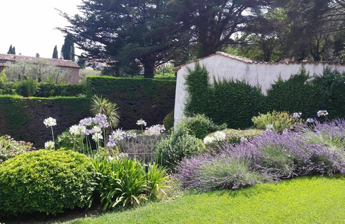 Biot Villa | Charming, luxury villa in Biot, 4 bedrooms, sea view, large pool and garden.