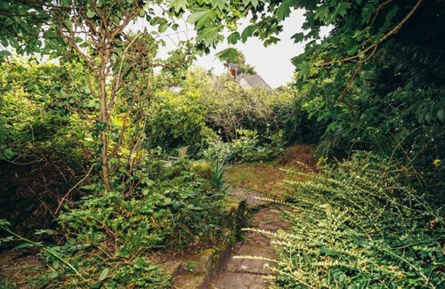 Breedon on the Hill Cottage | Charming mews cottage with modern comfort, No Deposit