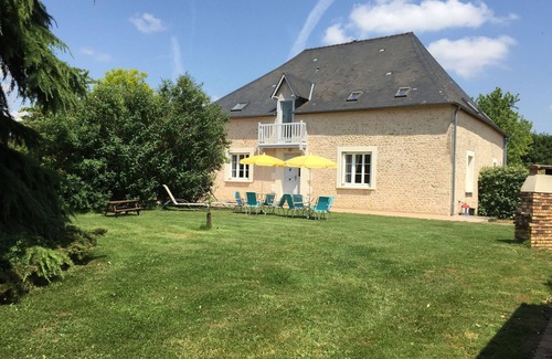 Epineu-le-Chevreuil Cottage | Charming Manor with Garden, Terrace, and Games Room near Le Mans