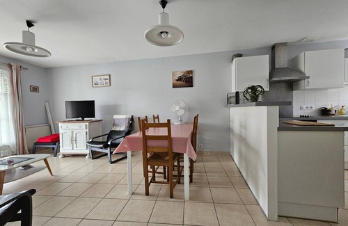 LʼAiguillon-sur-Mer House | Charming Maisonette Near Market with Garden, A/C, WiFi, BBQ - Close to Beach