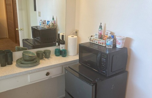 Citrus Heights House | Charming master suite in Citrus Heights with WiFi and Laundry facilities