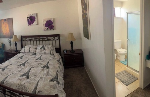 Citrus Heights House | Charming master suite in Citrus Heights with WiFi and Laundry facilities