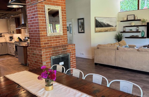 Pinole Cottage | Charming mid-century cottage in Old Town Pinole