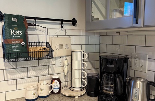 Pinole Cottage | Charming mid-century cottage in Old Town Pinole