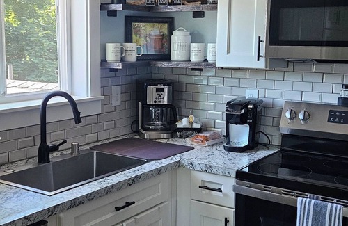 Spokane Apartment | Charming, modern 1-bedroom apartment in a lovely, quiet and safe neighborhood.