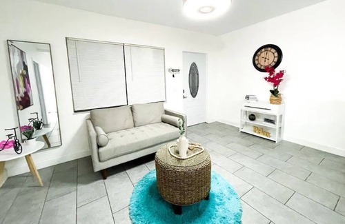 West Hollywood House | Charming.Modern 3 bedroom house. BBQ. Big Backyard