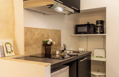 Eyragues Apartment | Charming modern apartment in a quiet Provencal house in Eyragues Alpilles