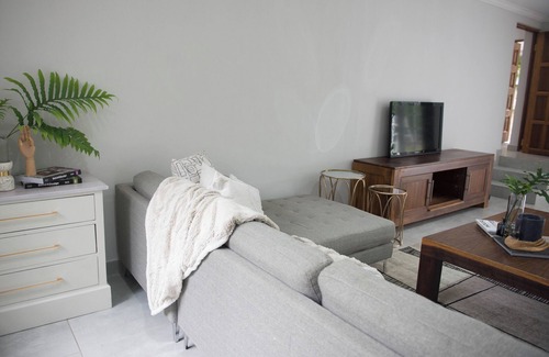 Greater Johannesburg Metropolitan Area House | Charming, modern house with WiFi in Randburg