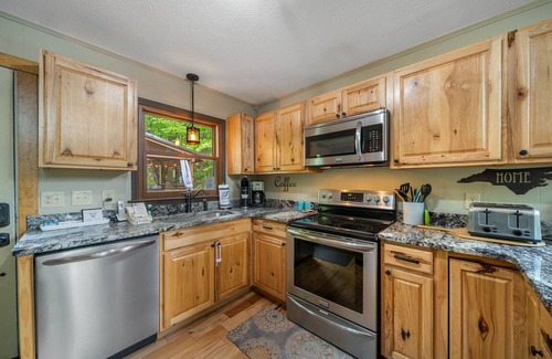 Charter Hills Cabin | Charming Modern Cabin