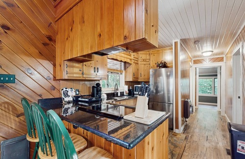 Screamer Mountain Cabin | Charming mountain cabin with scenic views and modern comforts