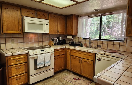 Glencoe Cabin | Charming Mountain Cabin: 3BD + Bonus Room in Woods