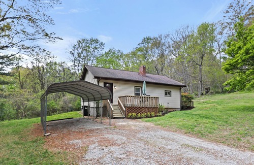 Rocky Top Cottage | Charming Mountain Cottage Near Norris Lake and ATV Trails in Rocky Top