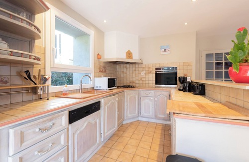 Ouzous House | Charming Mountain Retreat – Renovated Shepherd’s House, Hiking & Ski Nearby