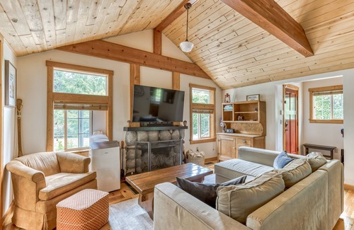 Marmot House | Charming mountain retreat with great deck views & fire pit - near skiing & golf
