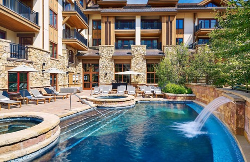 Vail Resort | Charming Mountain Suite Steps to Downtown Vail & Amenities - Pool, Spa, Dining