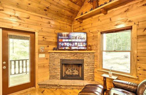 Murphy House | Charming Murphy Cabin with Porch - Near Hiking!
