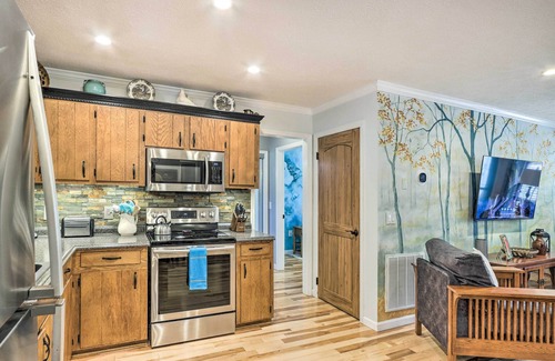 Murphy House | Charming Murphy Escape w/Fire Pit & Hot Tub!