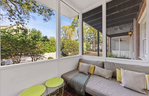 Cherry Condo | Charming Myers Park 2BR King Condo | Porch