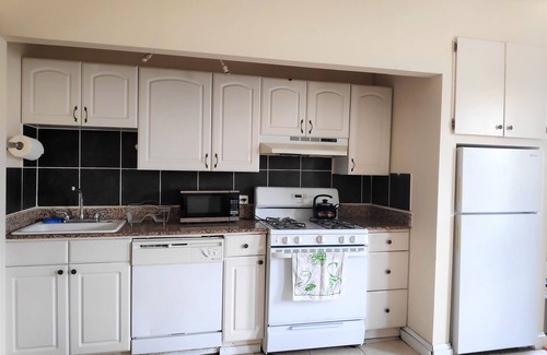 Bolton Hill Apartment | Charming Nest Atop Bolton Hill Brownstone w/Parking & Free Wifi
