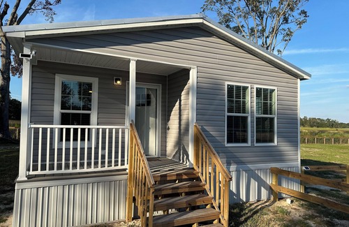 Ocala House | Charming new 3-bedroom mobile home only 3 minutes from WEC.