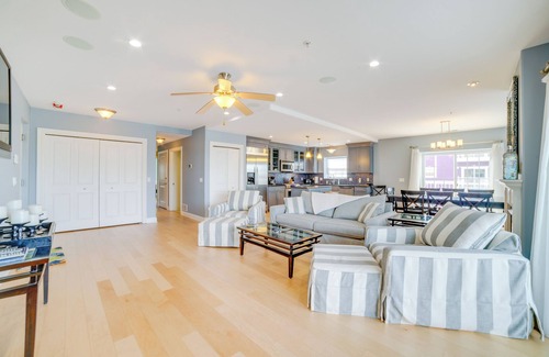 New Buffalo Condo | Charming New Buffalo Condo: Walk to Lake Michigan!