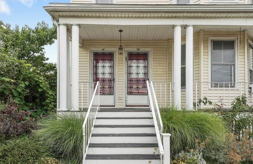 Revere Apartment | Charming New England style apartment 6 mi to downtown Boston, 4 mi to airport