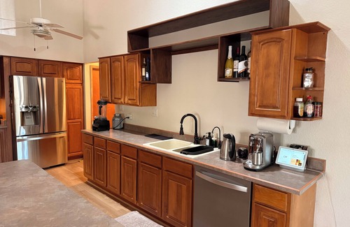 Equestrian Custom Estates House | Charming new stylish luxury Master room in sunny Phoenix
