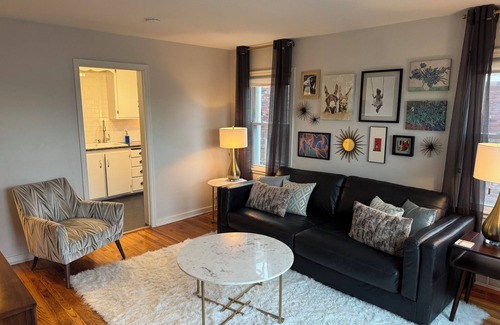 Joslyn Castle Apartment | Charming newly furnished Midtown colonial near UNMC