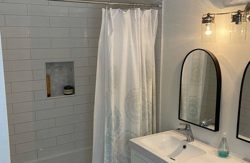 Meaford House | Charming newly renovated century home, 8 mins walk downtown + close to ski hills