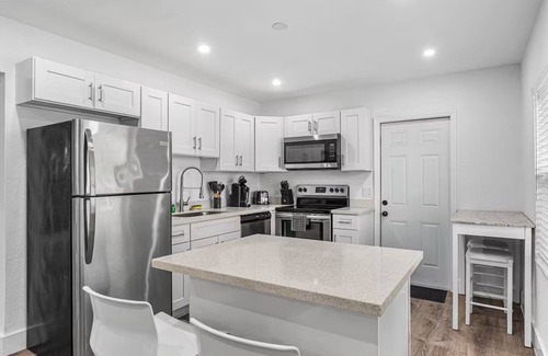 San Souci Estates House | Charming North Miami Home with Private Yard