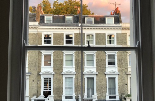 Colville Apartment | Charming Notting Hill 2BR with magical garden - perfect for 2 couples or family
