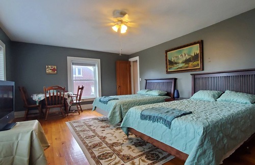 Oswego House | Charming Oasis in the Heart of Oswego!! Your Home Away from Home 🏡✨!!