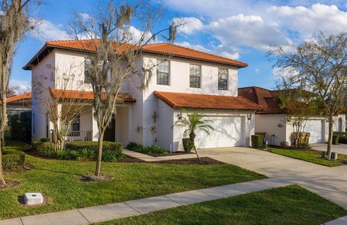 Four Corners House | CHARMING OASIS VILLA NEAR DISNEY WITH POOL, BBQ, AND OUTDOOR ADVENTURES