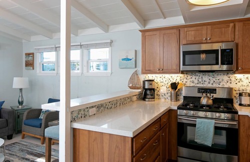 Pierpont Bay House | Charming Ocean-Block Beach 1 Bedroom Duplex with Awesome Indoor/Outdoor Living