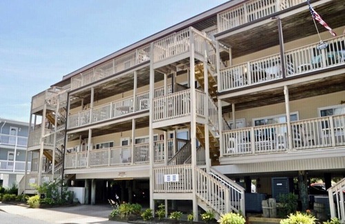 Midtown Ocean City Condo | Charming Ocean Block Condo! Mid town, Across from Convention Ctr NEW BATHROOM!