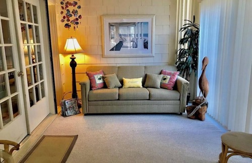 Rehoboth Beach Cottage | Charming Ocean Block Pines Cottage, Steps to Beach & Boardwalk – Perfect Getaway