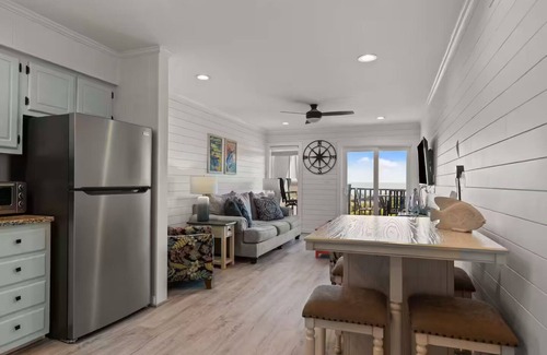 Morehead City Condo | Charming ocean view 2 bedroom condo in welcoming Atlantic Beach, NC
