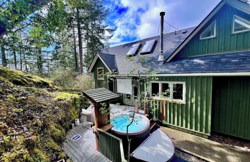 Madeira Park Cottage | Charming Ocean View Cottage with Private Sauna & Hot Tub