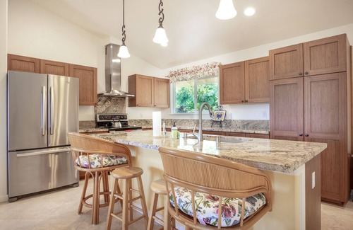 Kona Palisades House | Charming ocean-view home with large lanai, washer/dryer, & grill - snowbirds OK