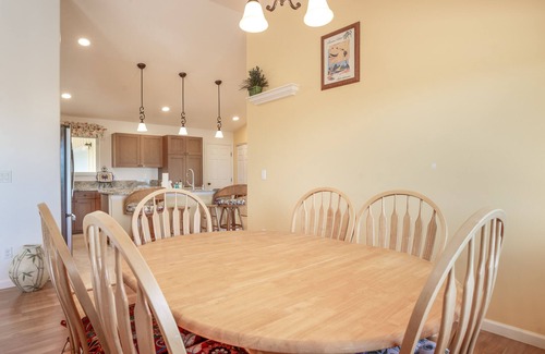 Kona Palisades House | Charming ocean-view home with large lanai, washer/dryer, & grill - snowbirds OK