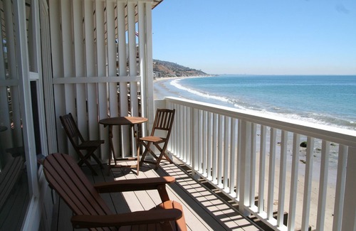 Eastern Malibu Apartment | Charming Oceanfront Get-Away on Sandy Carbon Beach - Stingray