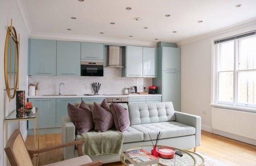 Colville Apartment | Charming one bedroom flat on Portobello Road